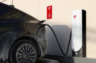 Tesla Replace Goals to Assist House owners Who Can’t Unplug Their Charging Cables within the Chilly