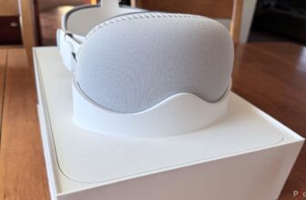 Does Apple Imaginative and prescient Professional work with glasses or contacts?