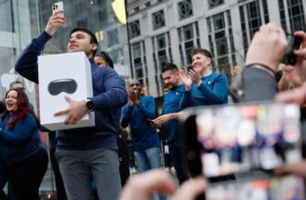 Right here Are Wild Methods People Have Been Utilizing Their Apple Imaginative and prescient Professional