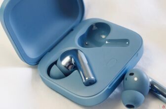 3 causes the OnePlus Buds 3 win over Apple AirPods (and a pair of why they do not)
