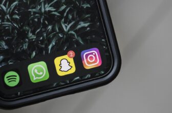 Methods to cease or enable snaps to be saved in Snapchat chats